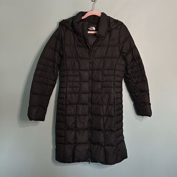 The North Face Metropolis Down Parka - Picture 2 of 9